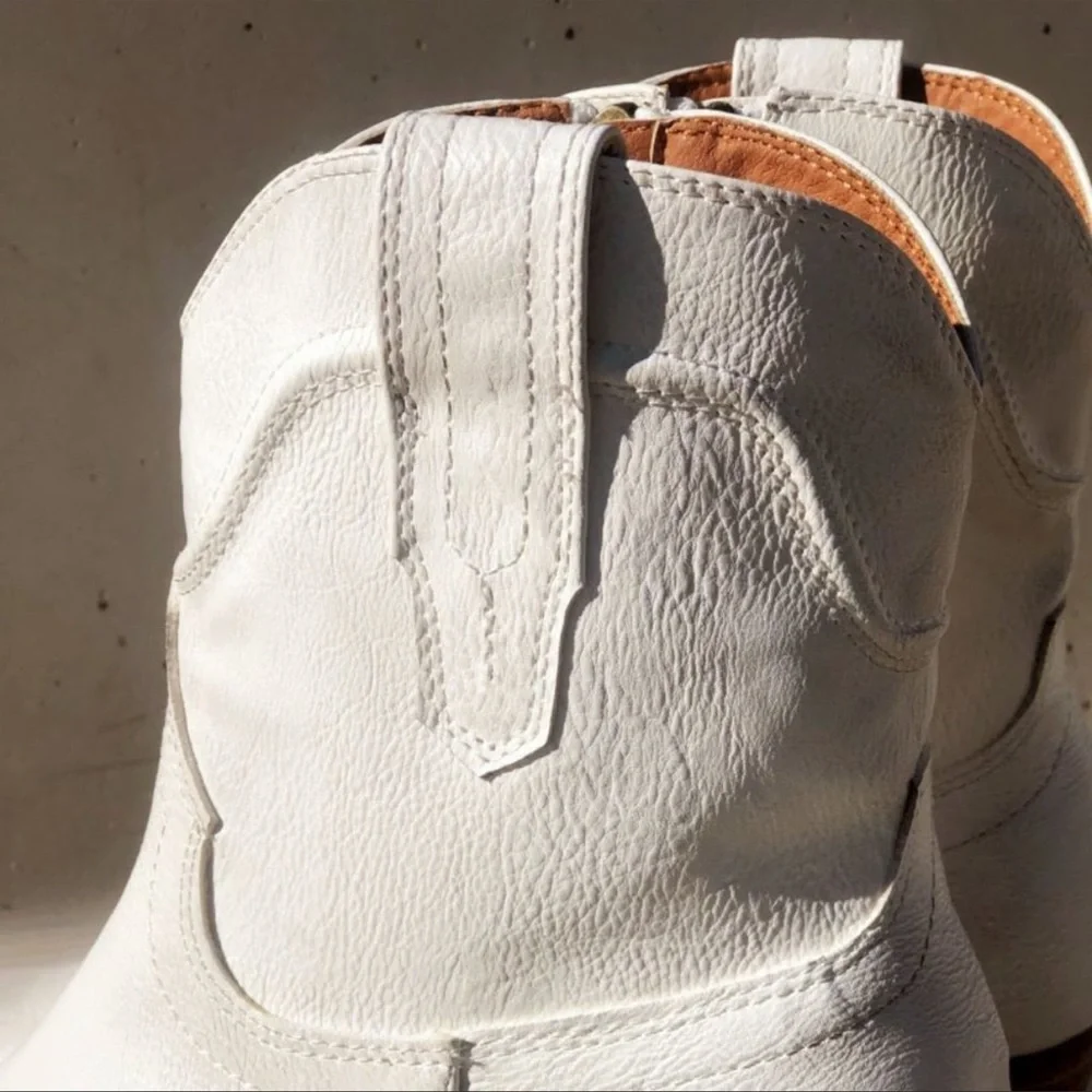 White Faux Leather Ankle Booties Distressed Block Heel Womens Size 11 Boots - Picture 6 of 12